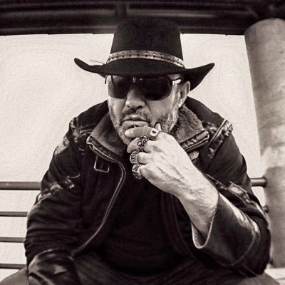 DA ELLE’FANT IN DA ROOM