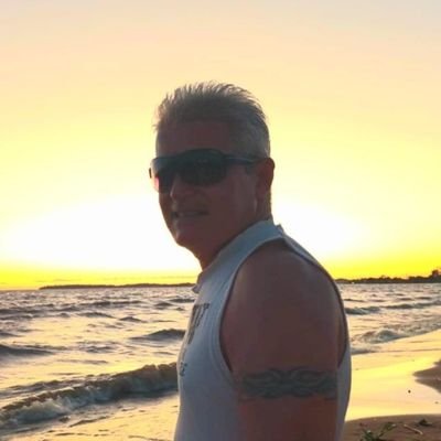 𝐂𝐀𝐑𝐋𝐎𝐒 𝐑.