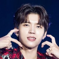 左邊勇訓右邊優賢：我在中間