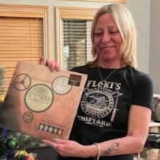 Aliceᵀʰʳᵒᵘᵍʰᵀʰᵉᴸᵒᵒᵏᶦⁿᵍᴳˡᵃˢˢ🦋🕊️♛🇨🇦🎼🅁🅄🅂🄷♚♚♚