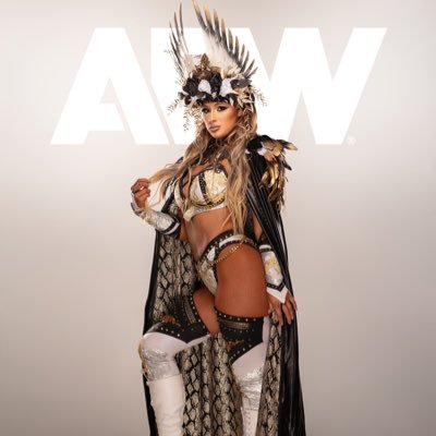 MEGAN BAYNE ⚡️ メーガン・ベイン