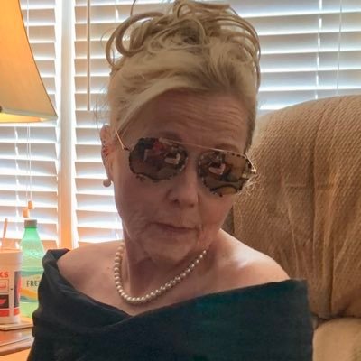 Melanie Beshears ♥️Jesus🇺🇸USA1 💘🐩 💞