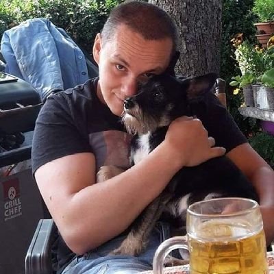 Mathias Stefan Kalfar 🇩🇪💙🐕🤨🤔😁🤫👊😄