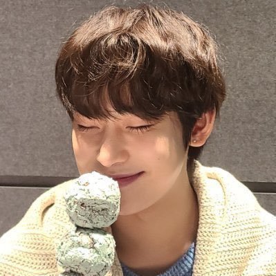 chy•🌸 (fan account)