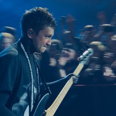 a • |-/ 🪩🍽️