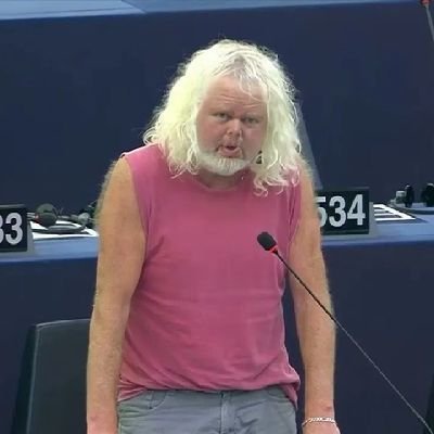 Dik Wallace and 8646 others