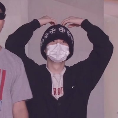 kenia veré a bts (manifestando)🪭