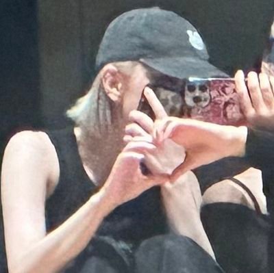 回: praying eunha onew collab🙏