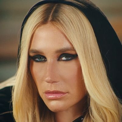 THƎꓵS • KEƧHⱯ IƧ BⱯCK