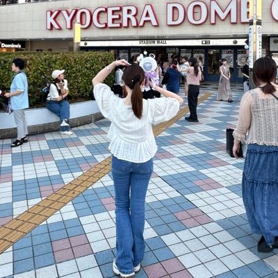 Zoe ⟭⟬⁷ 🌊 we SWIM forever 🌊💜💛