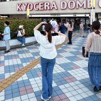 Zoe ⟭⟬⁷ 🌊 we SWIM forever 🌊💜💛