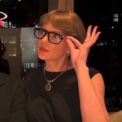 marty ⸆⸉🤍ll Eras Tour Milan N1 ⋆｡°✩||