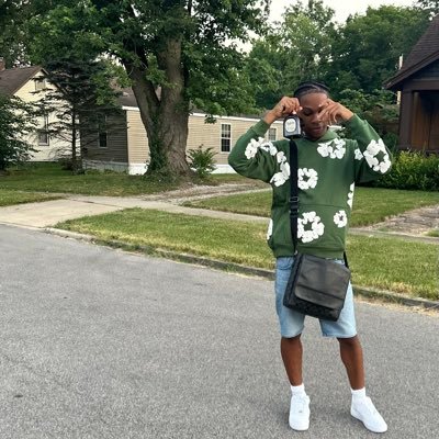 Skinny Btc w a Big booty