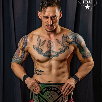 IZZY JAMES / イジー・ジェームズ