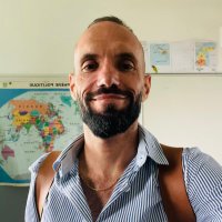 MP 974👨🏽‍🏫🌍⏳🏺🐈🐝✈️🇷🇪🇫🇷