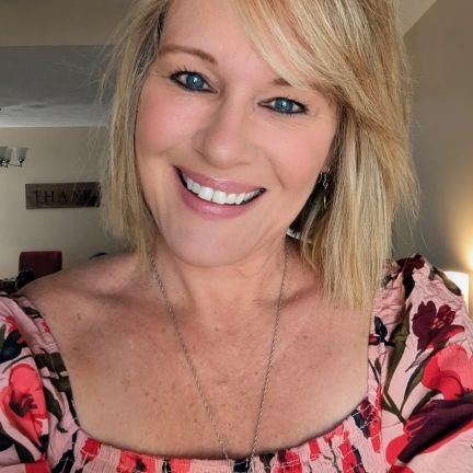 alica | Gen X UGC creator