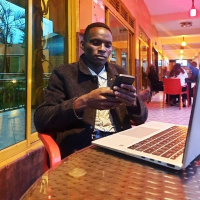 JULIUS KAYIZZI 🇺🇬