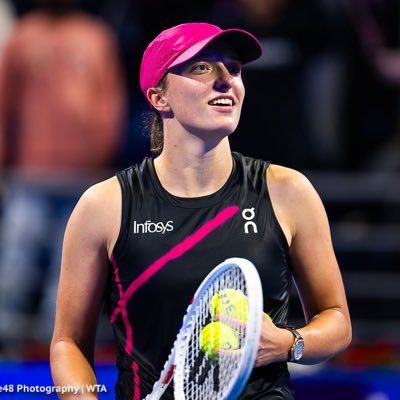 IGA in da Pitt😛WIMBLEDON CHAMPION