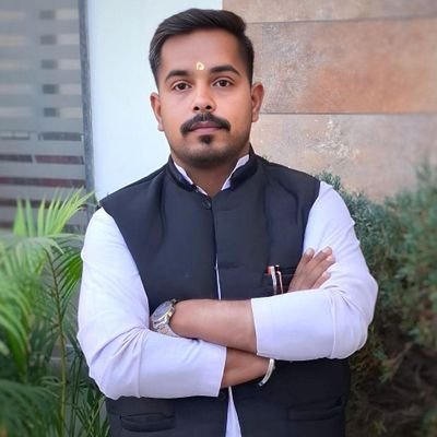 HIMANSHU DWIVEDI 🍁........