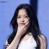 emily ♡ is seeing ive