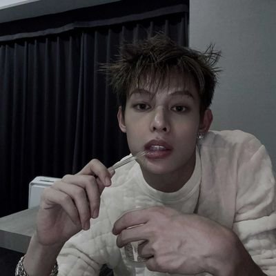 ⓟⓞⓡ J҉ A҉ M҉ E҉ S҉