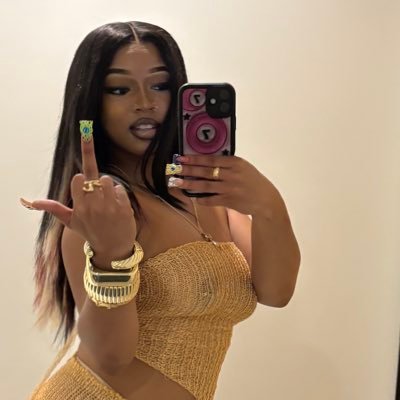 T✰YLOR. ✰ ✰ ✰ ✰