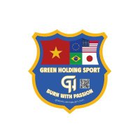 Green Holding Sport