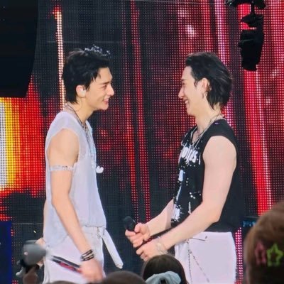 ● yel ● 🍑🌹 • 🐺🥟