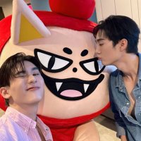 mëow 🦊🍅🖤🤍⚡🍷💜💙