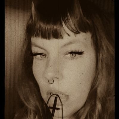 Mayra Knox🏴🔥🎃🔪 #naturalbornkiller #basicbitch