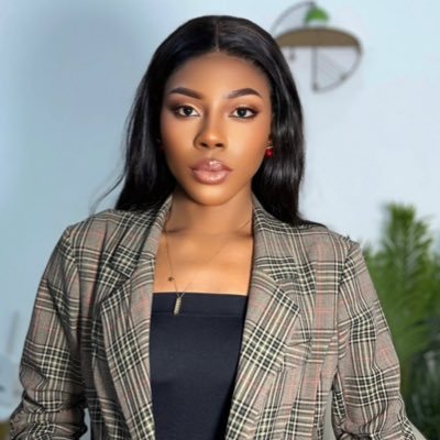 CHARLOTTE NICOLE 🕊