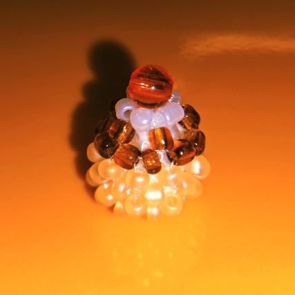 비즈공예도 껴주세요...