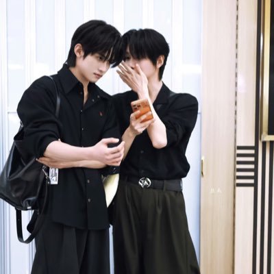 joss is obsessed with Gawin ass