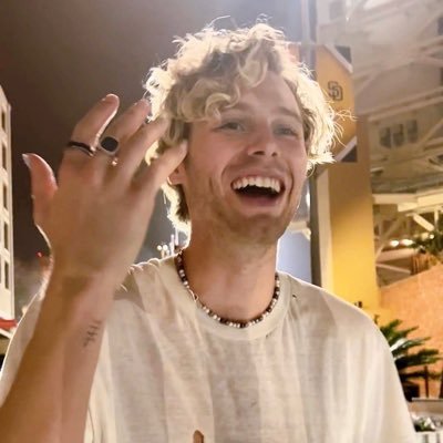 ★ isa escapista ◡̈ is NOT OK ★