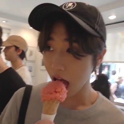 evy 𐔌՞. .՞𐦯 | VAI VER O SKZ