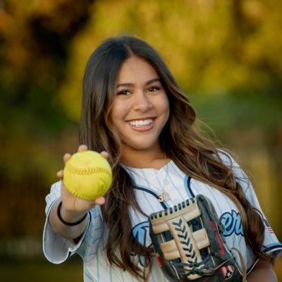 Ava de la Cruz 2027 | 5'7 P/1B