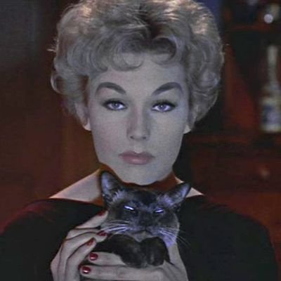 Miss Ellie 🎬🎃🎮📚🎧🐕