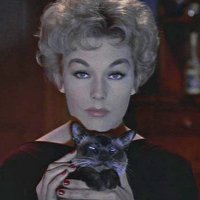 Miss Ellie 🎬🎃🎮📚🎧🐕