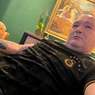 Atasını tanımayan İt peşinde gezer-Türkizm