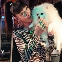 Nadia Costa #Bruja #Velociraptor