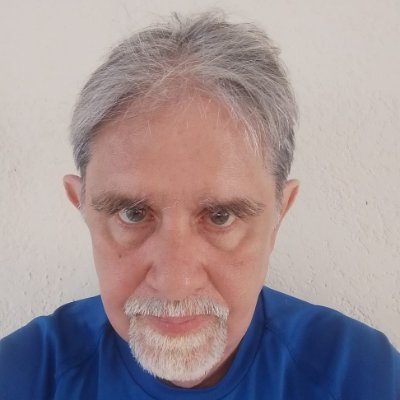 La Voz del Oriente (Eduardo). En modo oscuro.