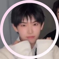 iris ☆ 𝐠𝐨𝐭 𝐡𝐨𝐨𝐤𝐞𝐝 on 이첸🪝