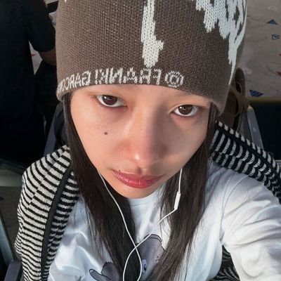 lyvi; dwy e mrs ☁️