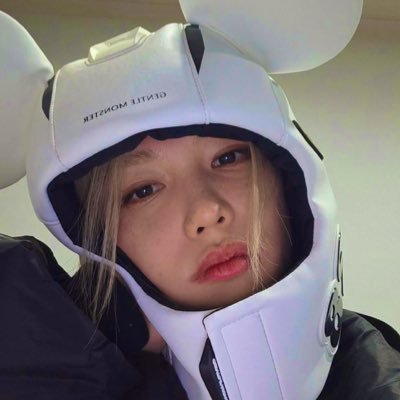 cely ྀི🧋| 𝖉𝖔 𝖎𝖙 | i saw skz in rome.ᐟ