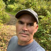 Lee Edwards ⛰🥾🐿️🐝🐈‍⬛🦊