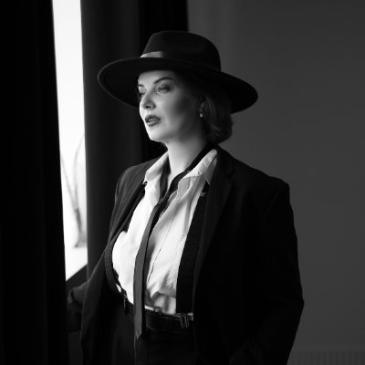 Oksana Antoniadi | Communication & Image Strategy