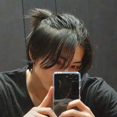 lip ≽^•⩊•^≼