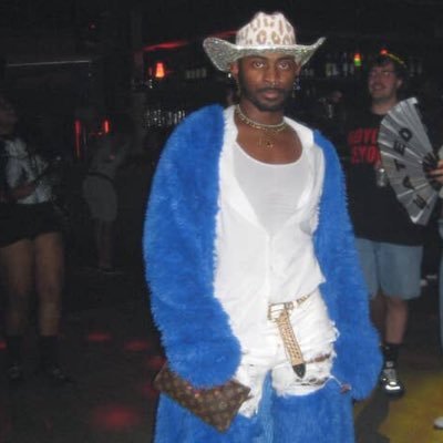 First time yaoi-er ✨goldie ✨