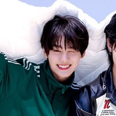 LIV :3⁺¹🍀🩵☆ IS UNIQUE! || SEEING NMIXX😛