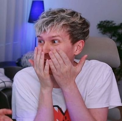 eli in their pharasocial era ⚞•⚟